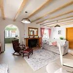 R1385 Emma Villa *